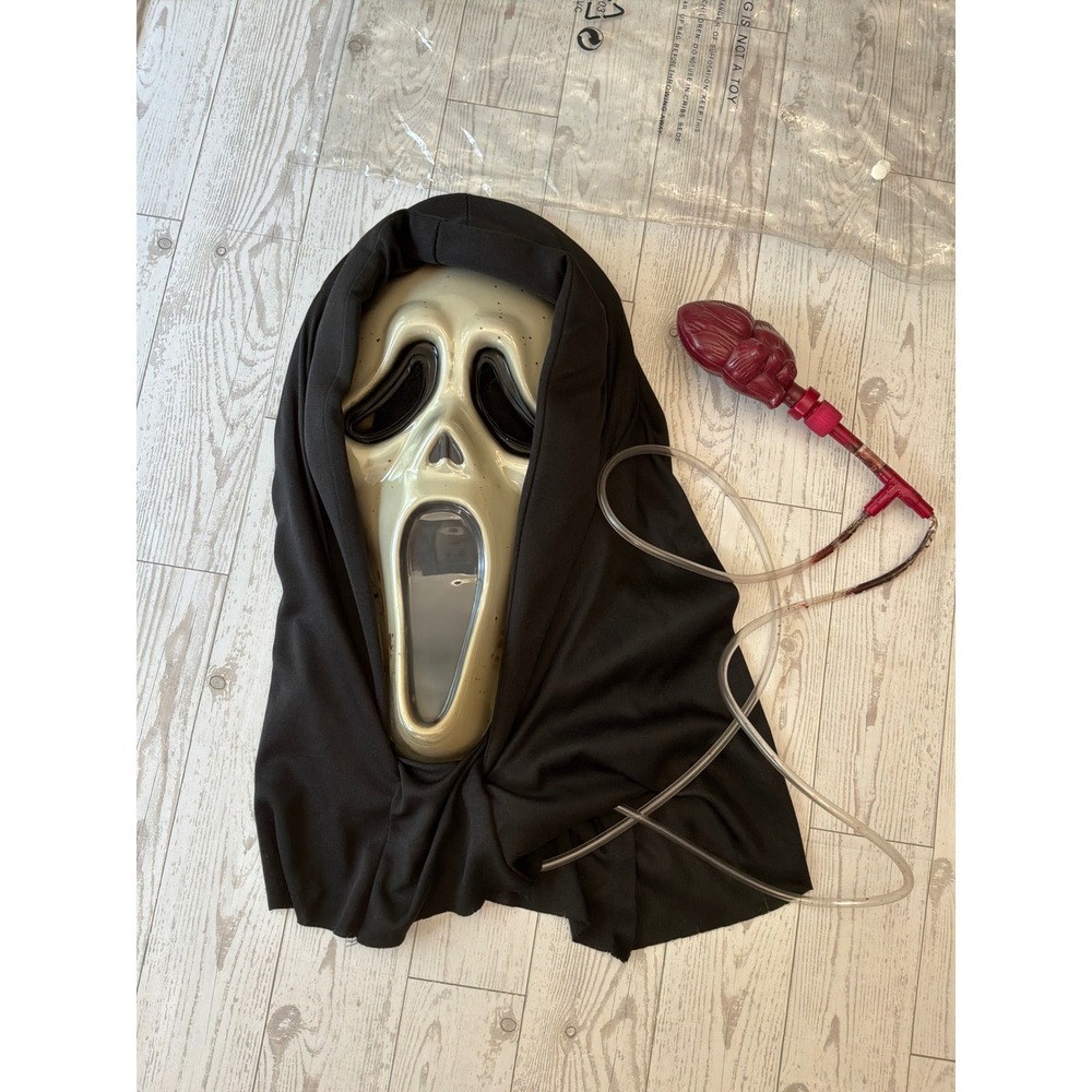Fun World Ghost Face Bleeding Mask 8930 Scream 2016 Halloween Costume Pump